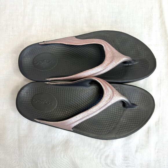 OOFOS OOlala Luxe Recovery Flip Flop Black Pink Sparkle, 8 - Picture 3 of 11